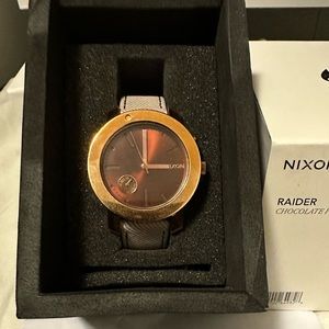 Nixon Raider watch in chocolate pinstripe NWT